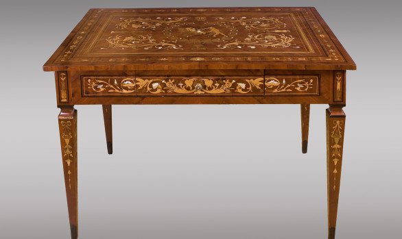 Mesa de centro, tipo Maggiolini<br/>Italiana Hacia 1800