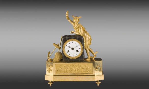 Reloj en bronce dorado y patinado<br/>Época Directorio