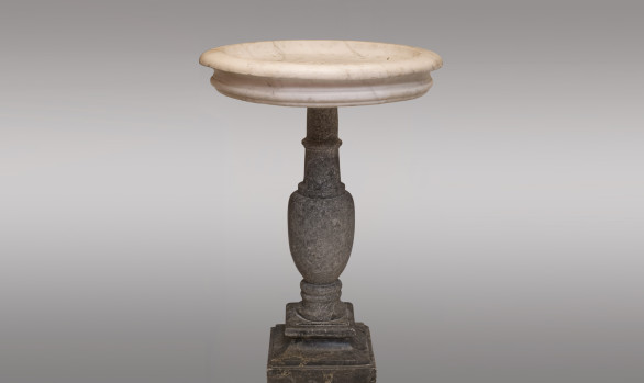 Carrara Marble Fountain <br/>with  its  gray Sainte Anne marble base<br/>Circa 1700