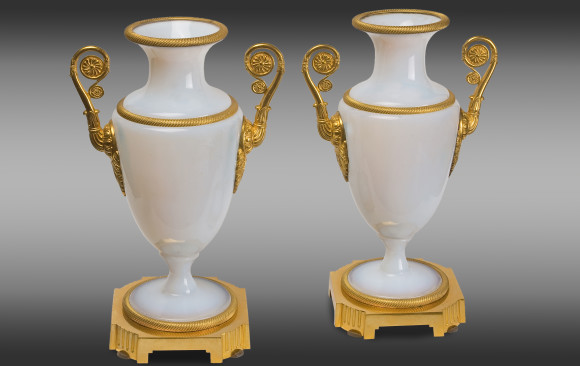 Copas en opalina Francesas<br/> montadas en bronce<br/> Época Carlos X