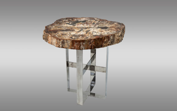 Mesa realizada con tronco fosilizado <br/>montada en acero<br/> Periodo Prehistórico