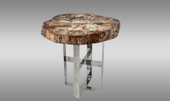 Mesa realizada con tronco fosilizado <br/>montada en acero<br/> Periodo Prehistórico