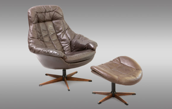 Sillón con su banqueta<br/> Henry Walter Klein 1970